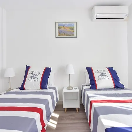 Charming 2-room In The Center Apartment *