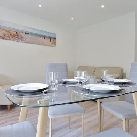 Charming 2-room In The Center شقة